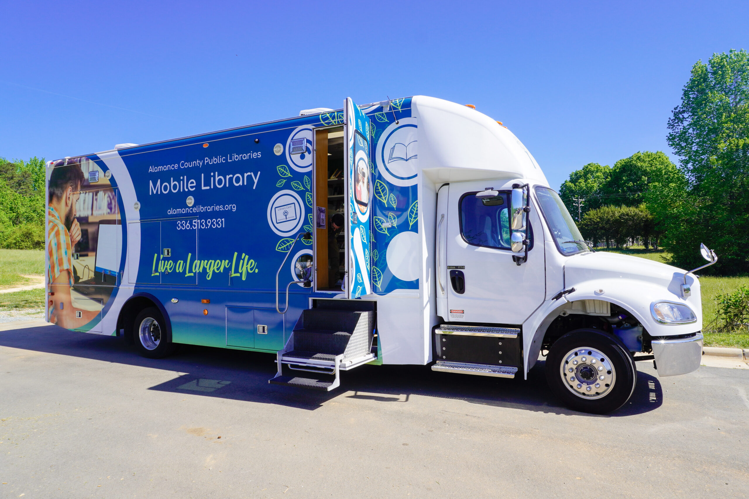 Image of the Mobile Library vehicle